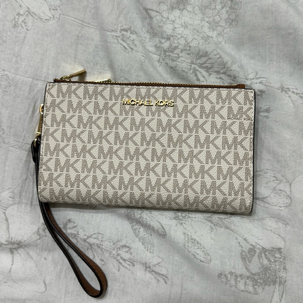 Michael Kors Logo Wallet